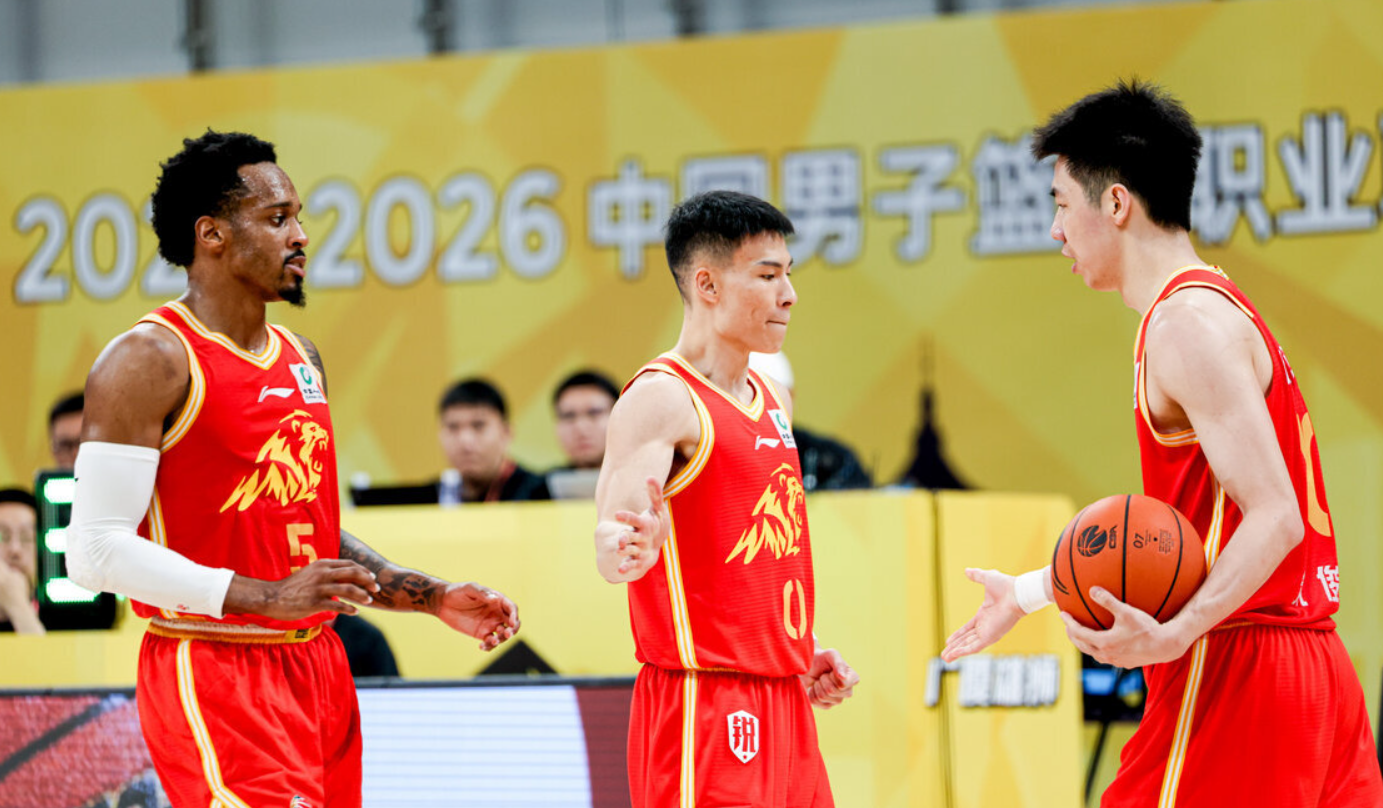 NBA直播-30岁宝岛后场成广厦奇兵！多位媒体人盛赞 王博主动递水超经典